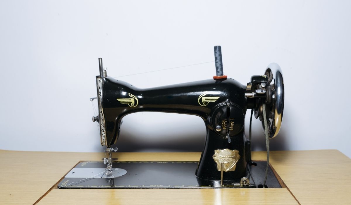 Kahve Falında Dikiş Makinesi Görmek